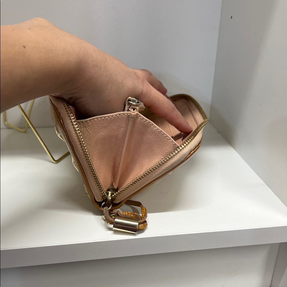 🔥🔥 Jimmy Choo Star-Studded Tan/pink interior Wallet - Picture 12 of 12